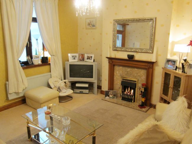 Cowm Street, Shawforth OL12 8EQ - A STUNNING 3 BED CHARACTER COTTAGE WITH CONSERVATORY AND LANDSCAPED GARDENS 